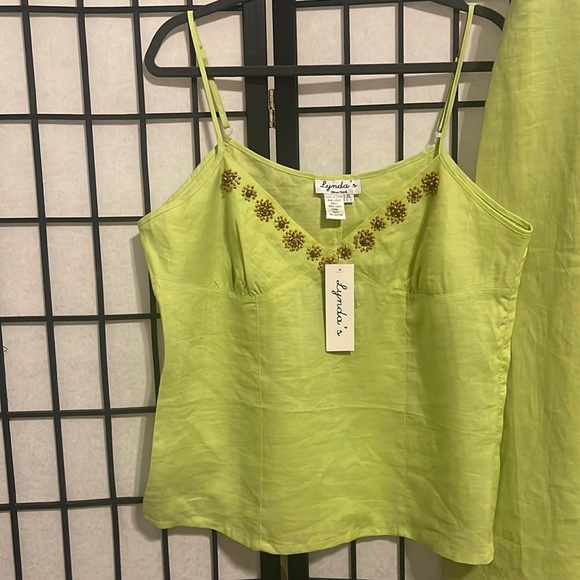 Lynda’s New York Linen Skirt Set - Picture 2 of 7